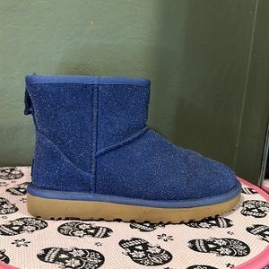 Womens/Girls UGGS classic mini